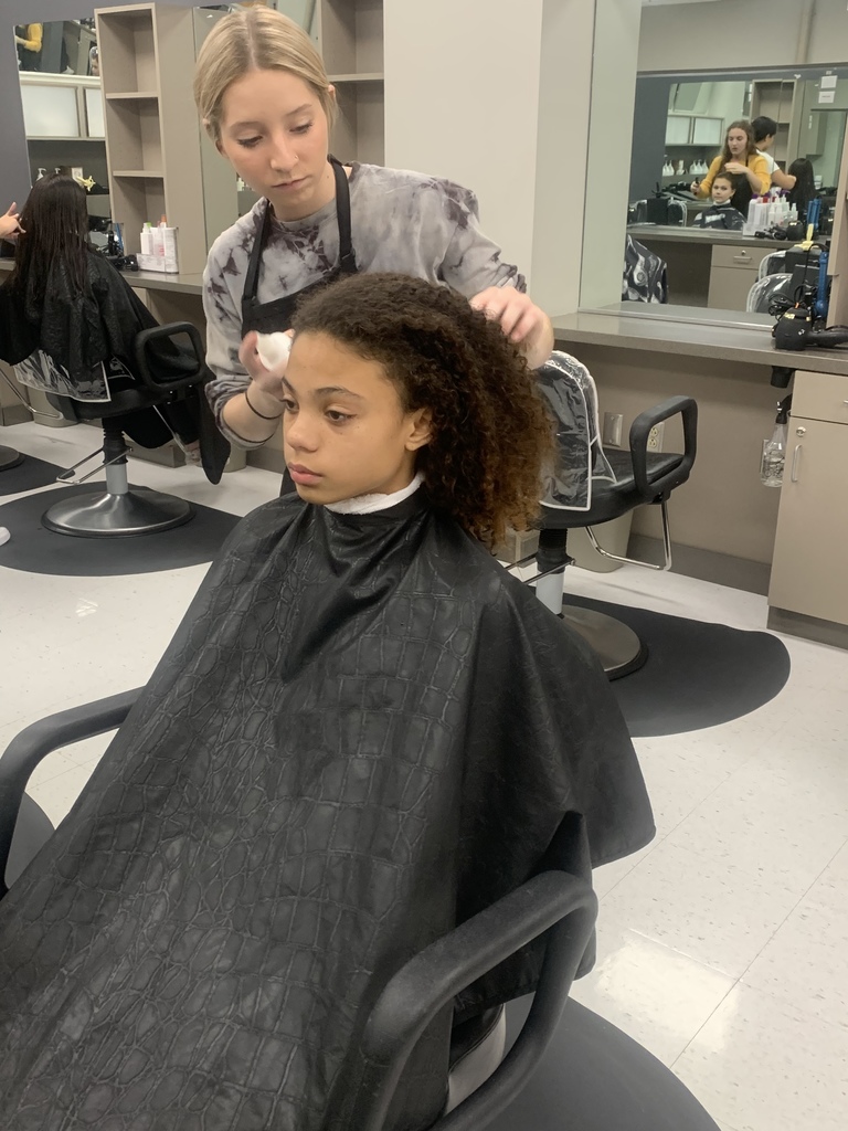 AMS students visit cosmetology class
