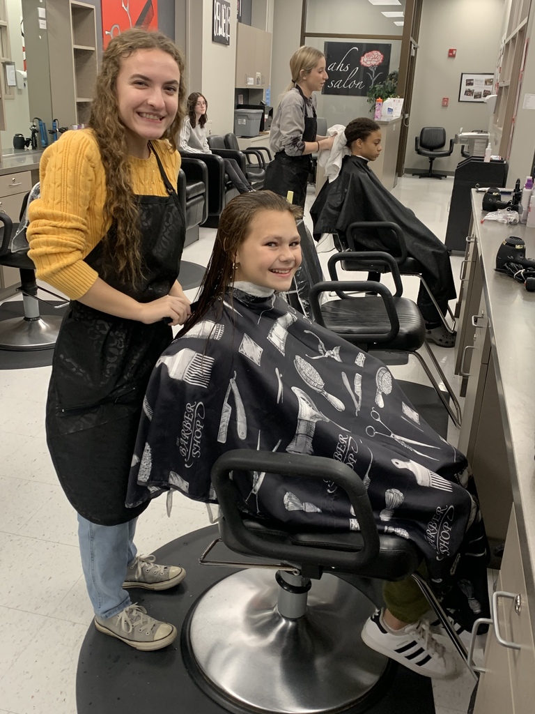AMS students visit cosmetology class